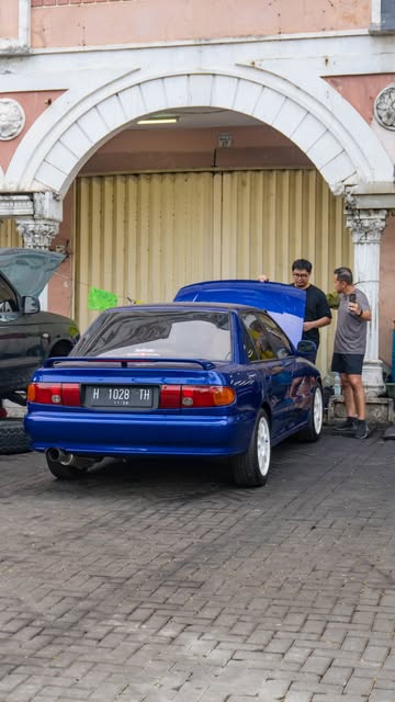 Owner One Stop menjelaskan kondisi mobil langsung ke pelanggan