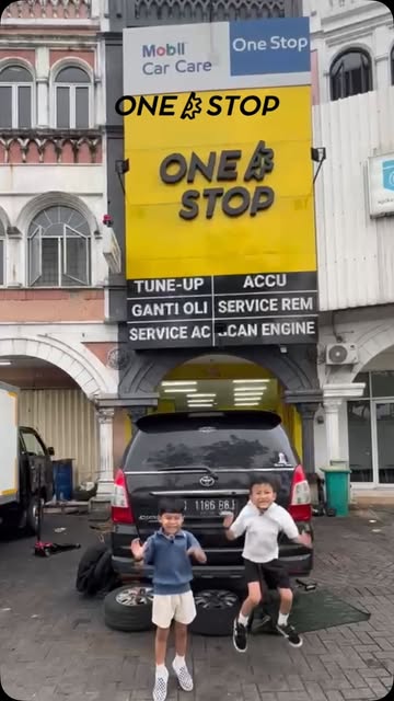 Tampak depan One Stop Car Workshop di Ruko Alicante Gading Serpong