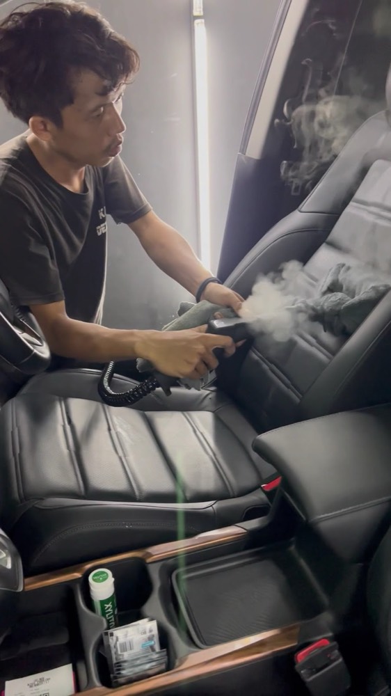 OTOWORX detailer steam cleaning car seats